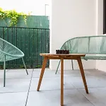 Renovated Art Deco With Vintage Elements アパート