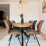 アパート Renovated Art Deco With Vintage Elements