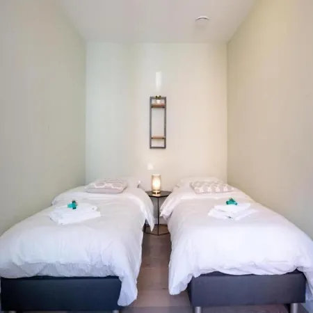 Renovated Art Deco With Vintage Elements 奥斯滕德