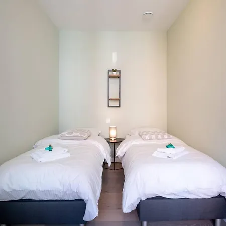 Renovated Art Deco With Vintage Elements أوستيند