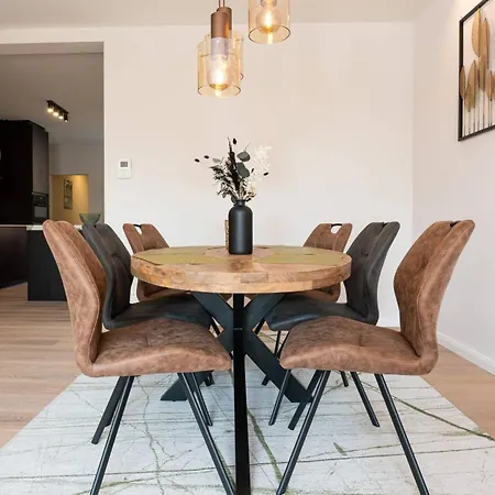شقة Renovated Art Deco With Vintage Elements