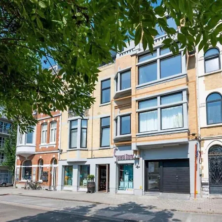 Renovated Art Deco With Vintage Elements Appartement