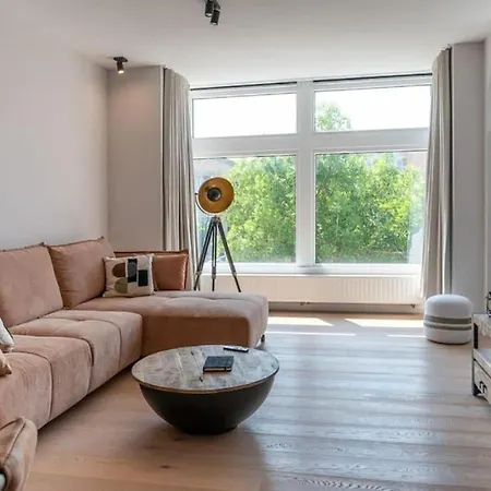 Renovated Art Deco With Vintage Elements *