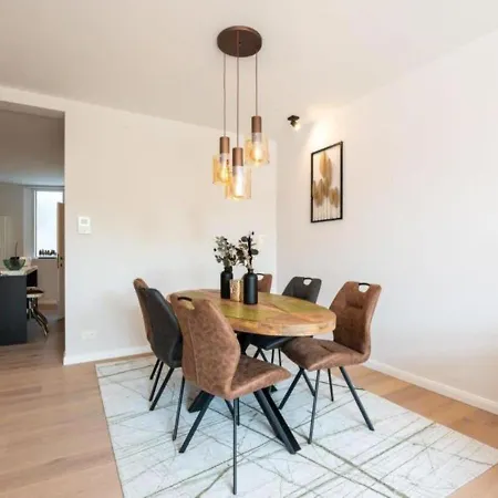 Apartment Renovated Art Deco With Vintage Elements *